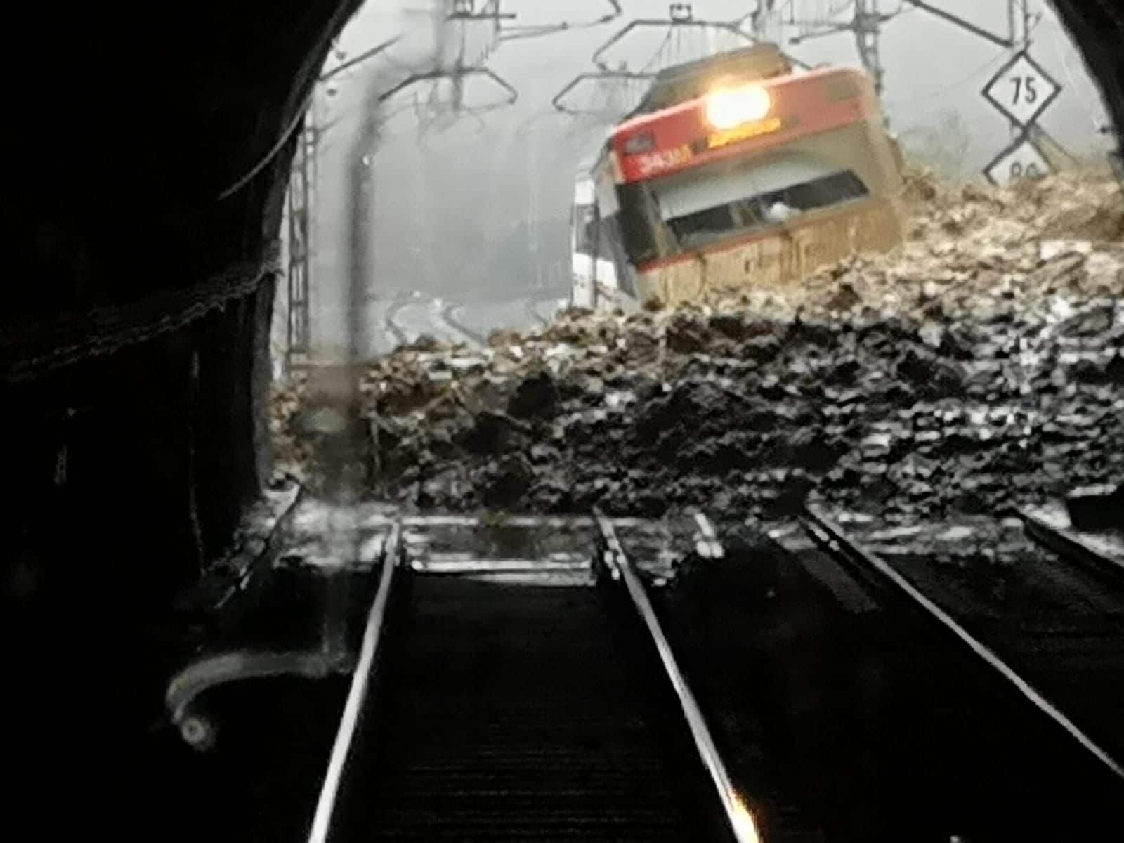 desprendimiento brinkola Un desprendimiento corta las vías de Adif entre Beasain y Brinkola