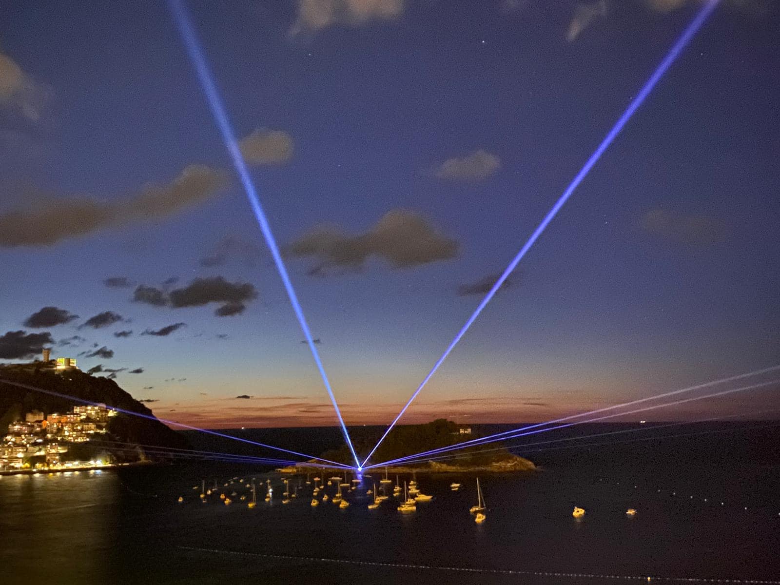 espectaculo1 Un espectáculo de luz y sonido en la bahía de la Concha se suma a la Navidad donostiarra