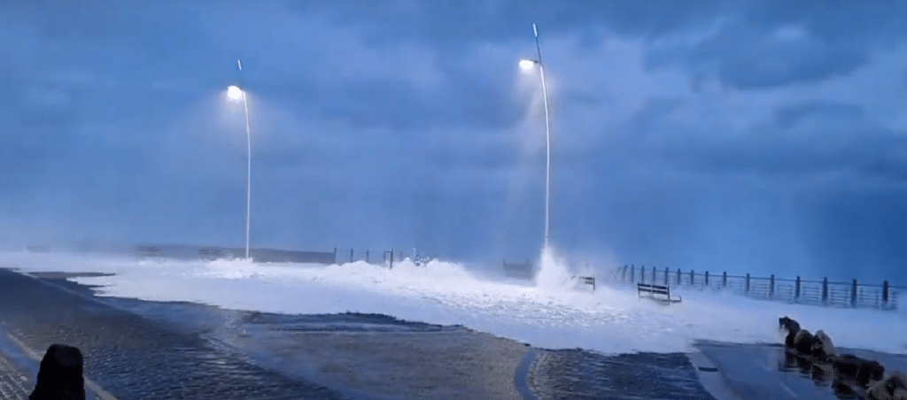video paseo nuevo Olas en el Paseo Nuevo de San Sebastián (vídeo)