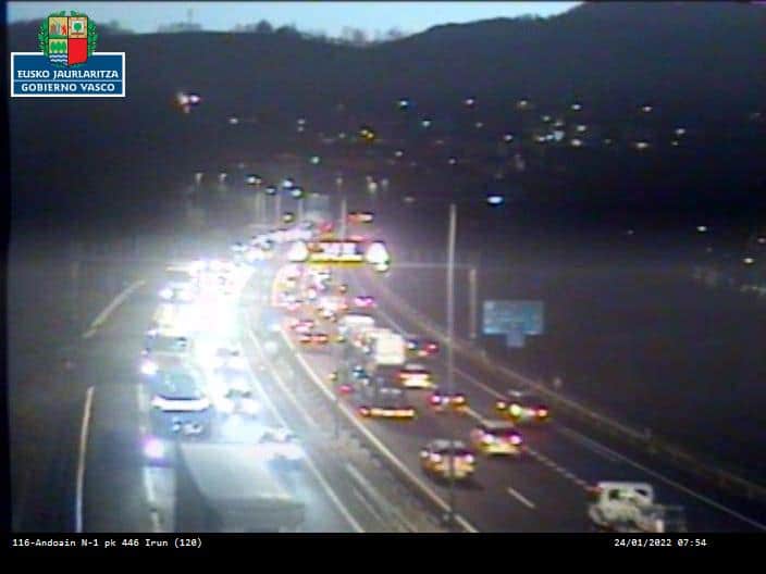 Andoainaccidente Retenciones en la N-I en Andoain por un choque entre 5 vehículos