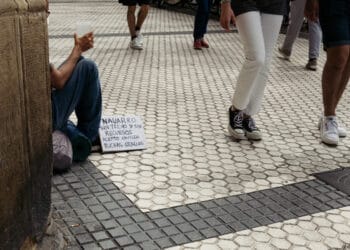Persona sin hogar en Donostia. Foto: Santiago Farizano