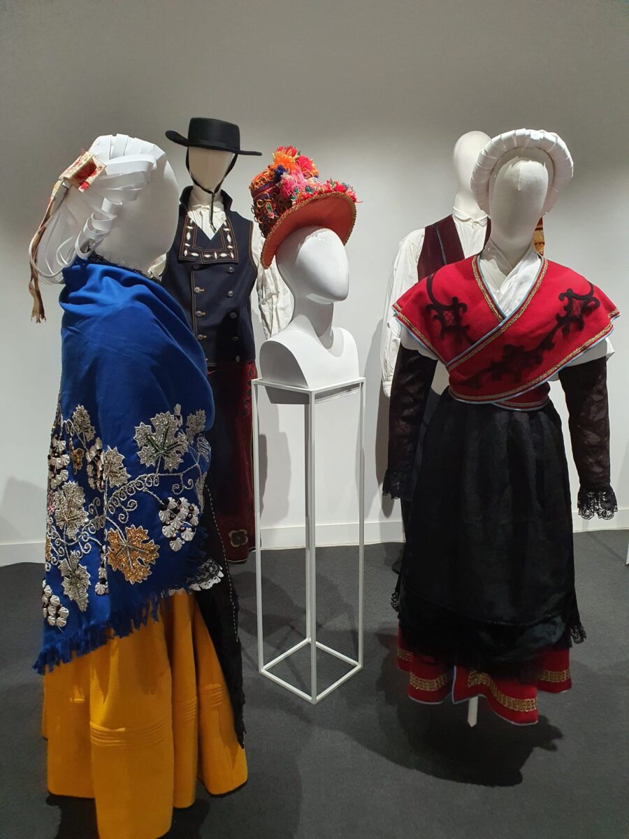 EXTREMADURA 900x1200 1 Jantziaren Zeantroa acoge los trajes regionales que conviven en Errenteria