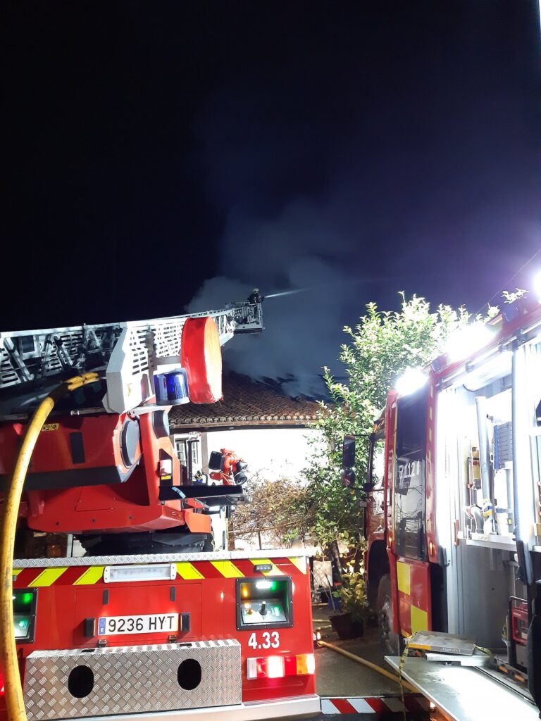 Zestoa1 Un atendido por inhalación de humo en un incendio en un caserío de Zestoa