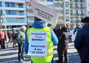 Imagen de archivo. Manifestación de los pensionistas gipuzkoanos en su cuarto aniversario en la calle (2022). Fotos: A.E.