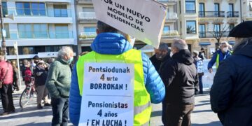 Imagen de archivo. Manifestación de los pensionistas gipuzkoanos en su cuarto aniversario en la calle (2022). Fotos: A.E.