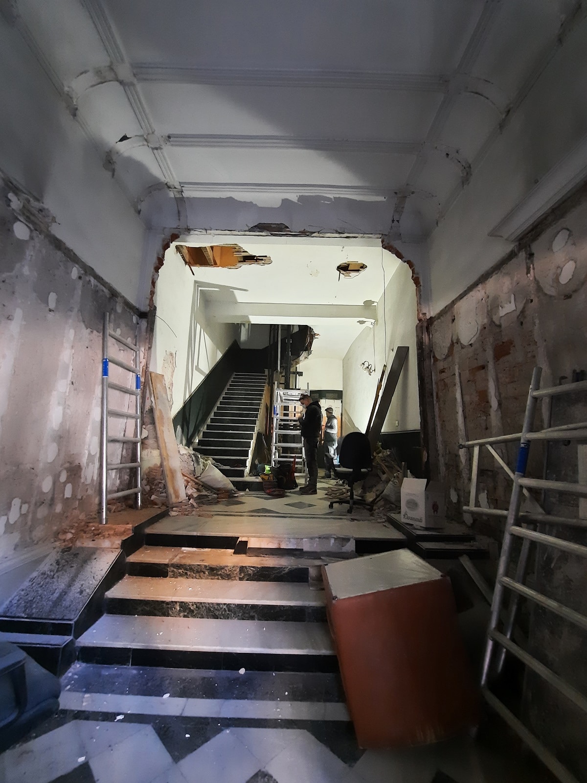 portalprim2 Áncora denuncia el desmantelamiento del vestíbulo modernista de Prim 10