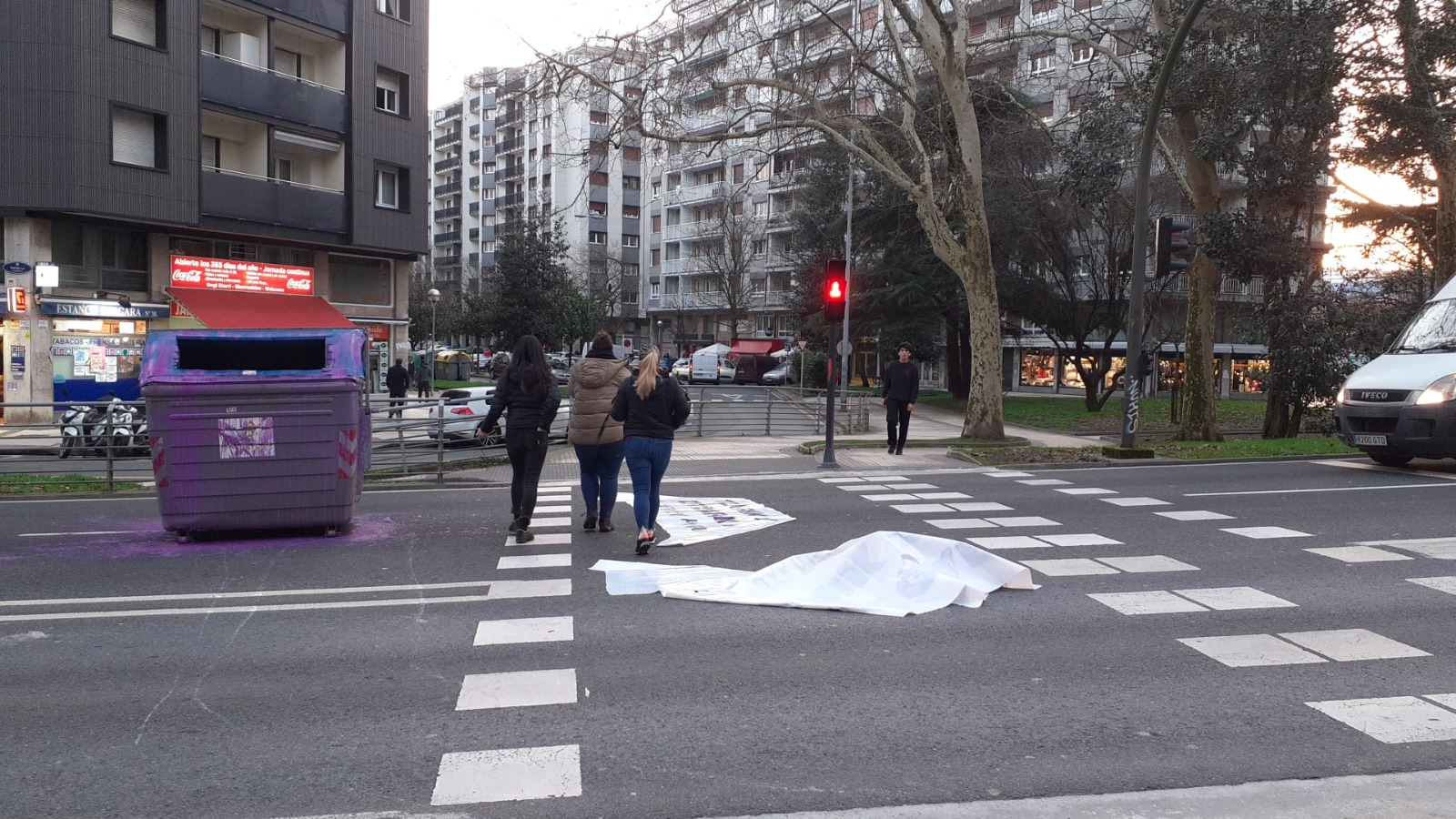 CarlosI Feministas cortan el tráfico en la Avenida Carlos I