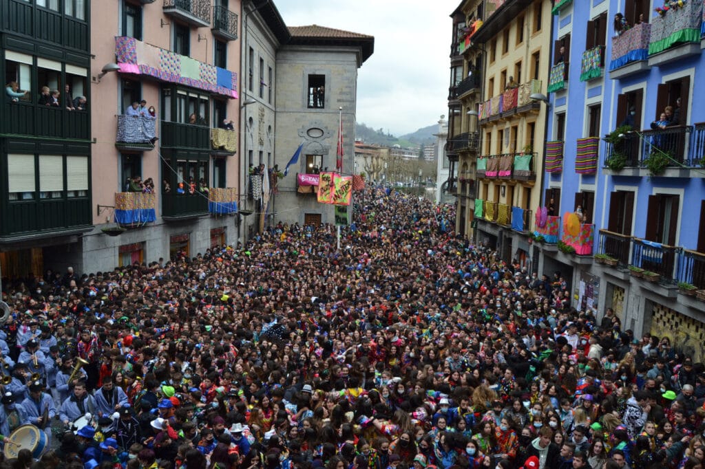 CarnavalTolosa Locura en el retorno del Carnaval a Tolosa