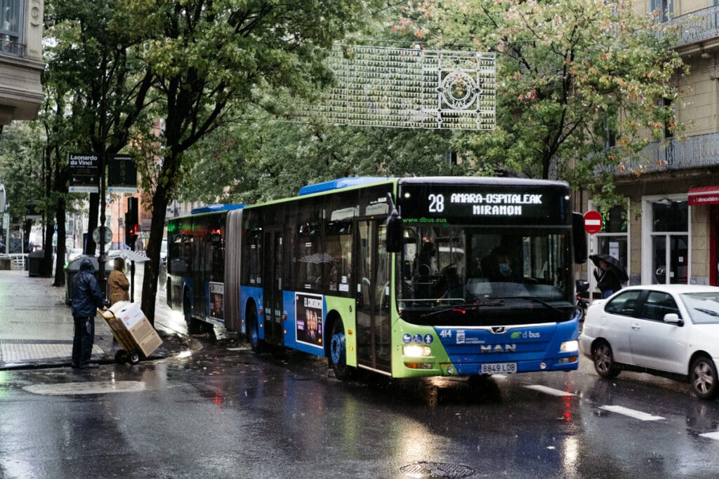 DSCF7319 FACUA denuncia a Dbus por no facilitar un teléfono gratuito