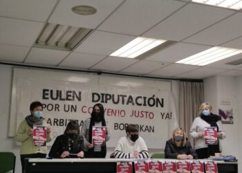 Representantes sindicales hoy en Donostia. Foto: ELA
