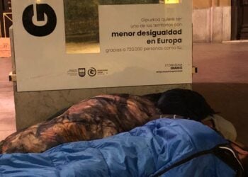 Durmiendo esta pasada noche en la plaza Gipuzkoa, Fotos: Red Ciudadana de Acogida de Donostia