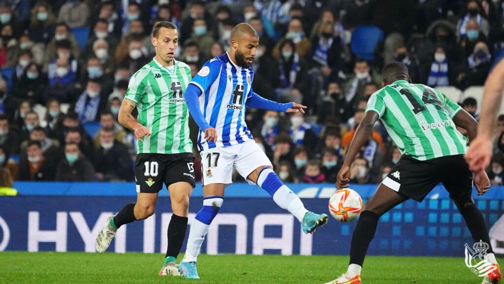 El Betis golea y elimina a la Real Sociedad de la Copa del Rey (0-4) 2 Real Betis El Betis golea y elimina a la Real Sociedad de la Copa del Rey (0-4)