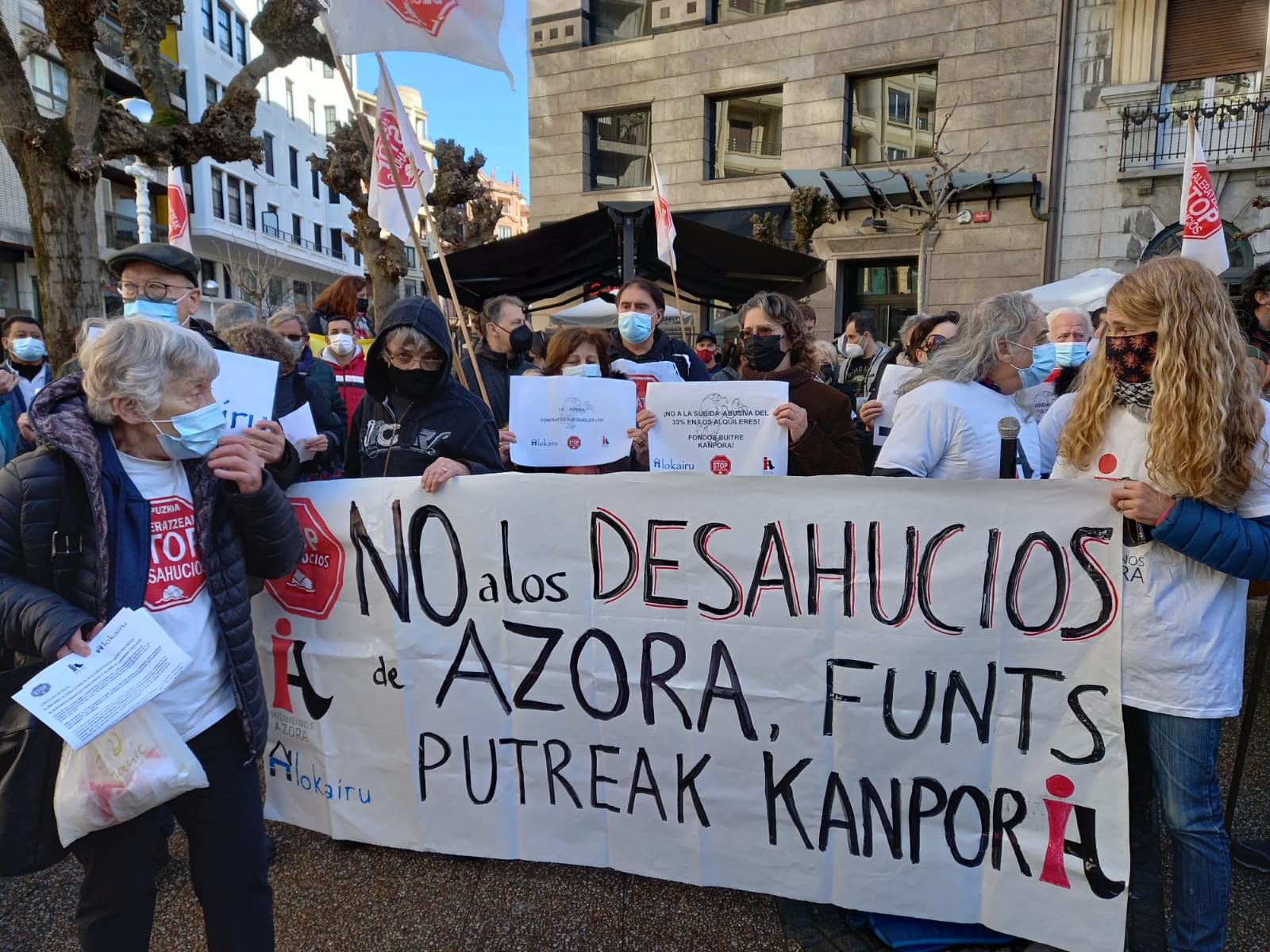 StopPinares3 - La suspensión del desahucio de Alejandra da aire a los inquilinos de Azora