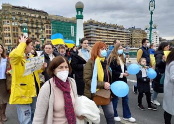 Manifestación por la paz en Ucrania el 27 de febrero en Donostia. Foto: DonostiTik