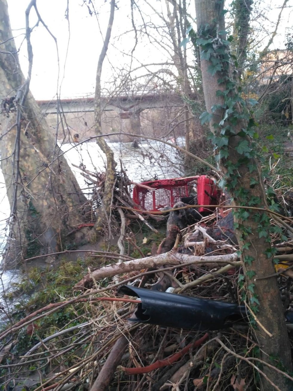 Villabona3 Amasa-Villabona impide la llegada al mar de 6 toneladas de basura en diez meses