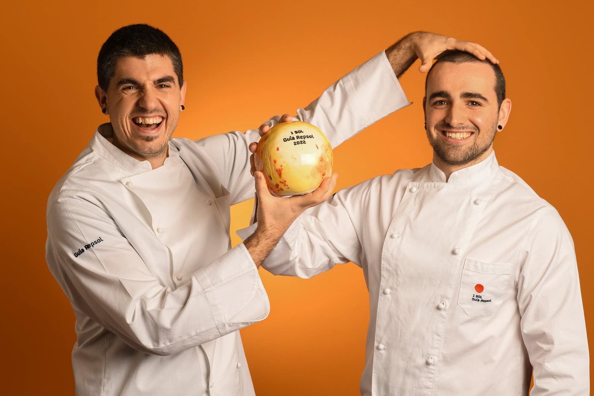 ama javier rivero y gorka rico gipuzkoa r1 Los Soles de Repsol premian a Narru (Donostia), Ama (Tolosa) y Katxiña (Orio)