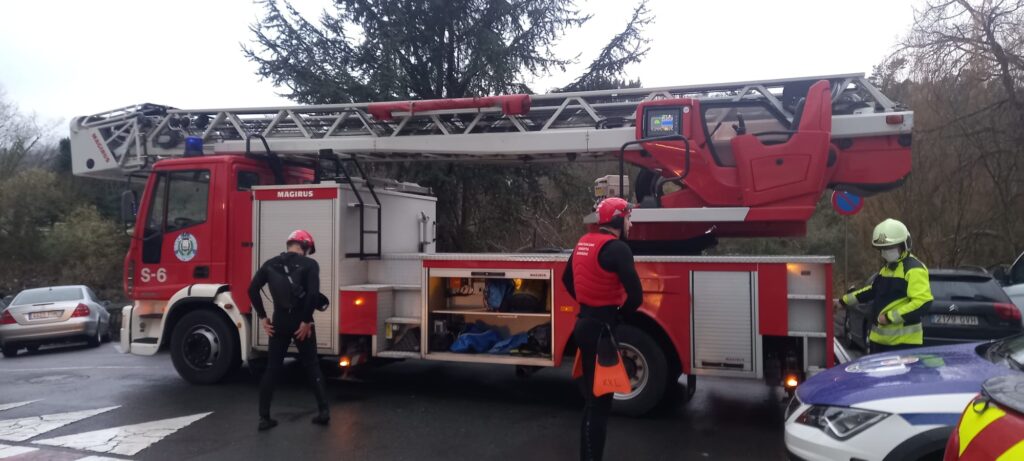 bomberos Oria Rescatan a una mujer en el río Oria en Lasarte