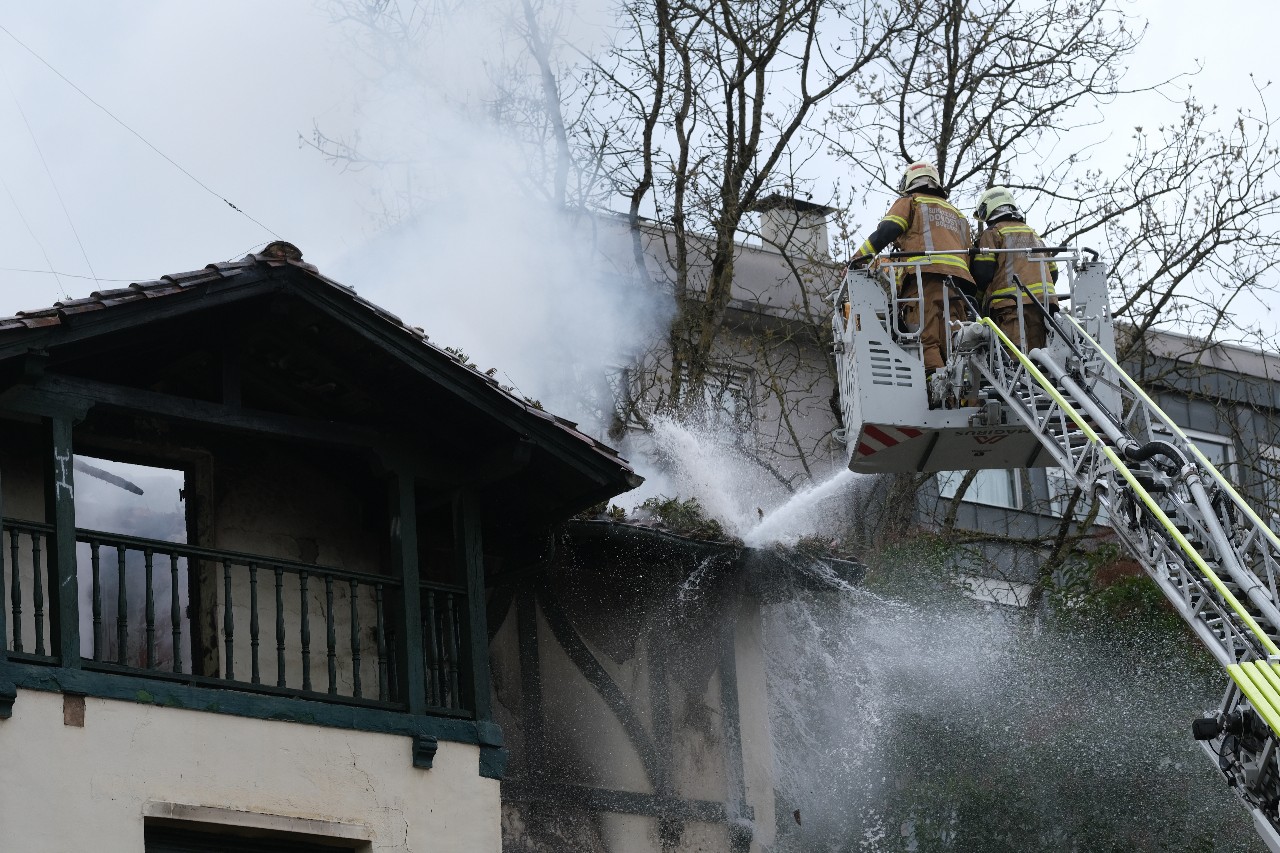 Incendio de un edificio abandonado en el Camino de la Hípica