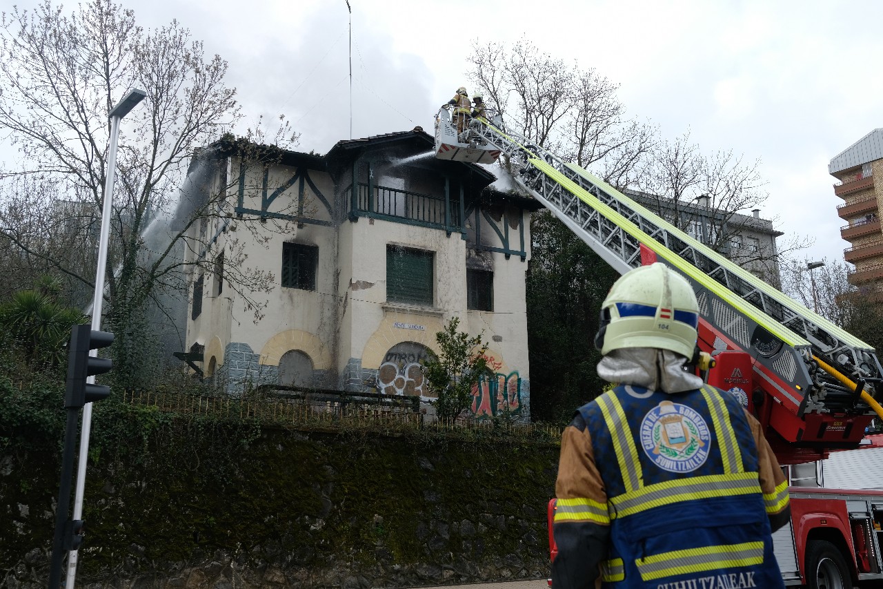 Incendio de un edificio abandonado en el Camino de la Hípica 1 Incendio de un edificio abandonado en el Camino de la Hípica