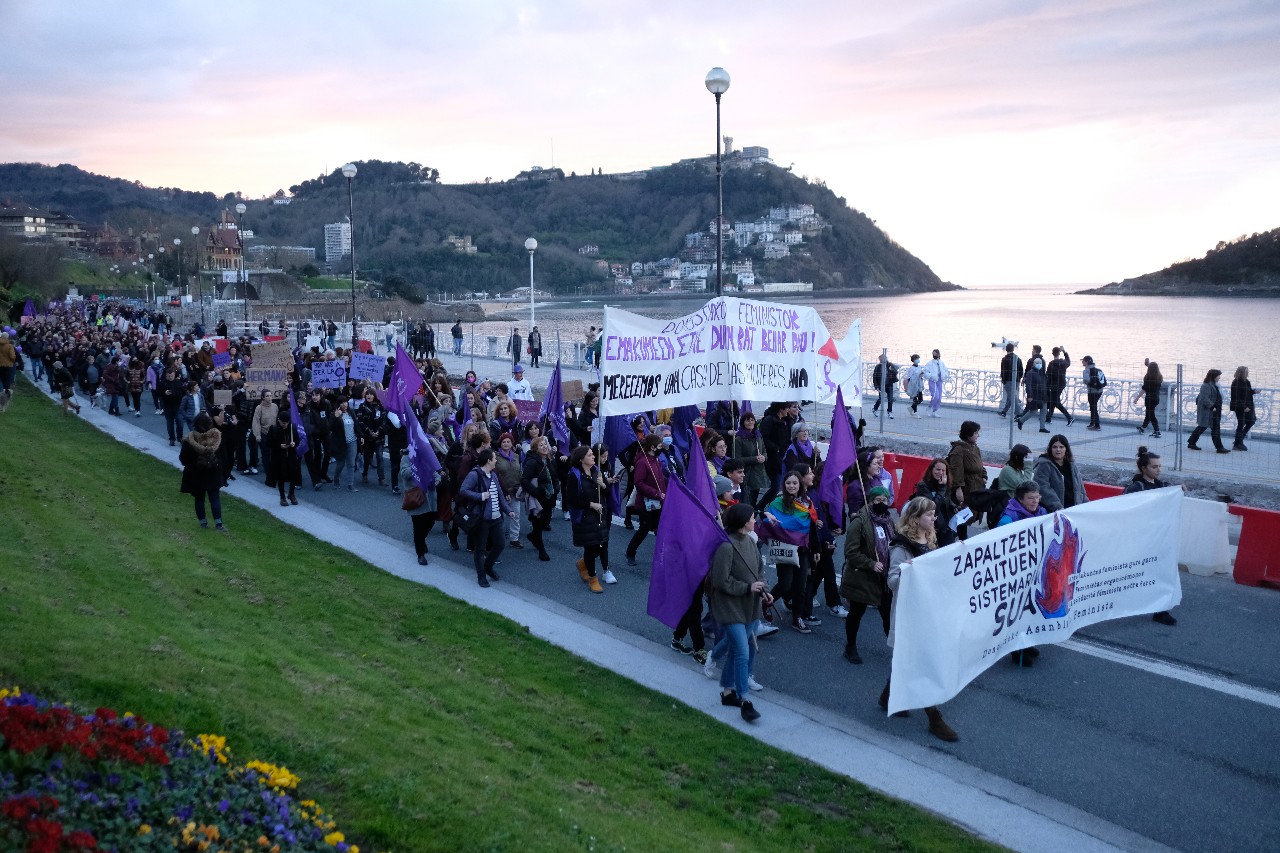 2022 0308 19474100 copy 1280x853 - La marcha del 8M exige un nuevo local para la Casa de las Mujeres