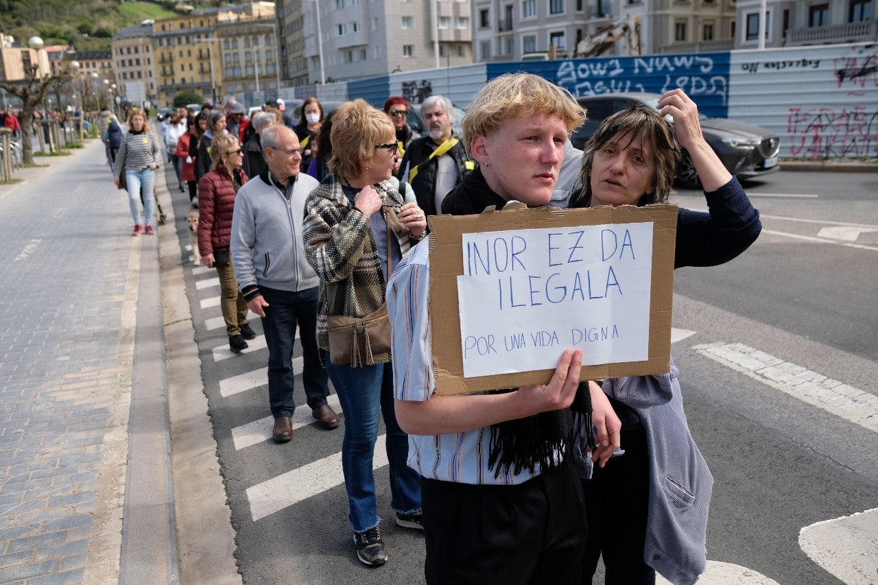 Multitudinaria Marcha contra el Racismo de Pasaia a Donostia