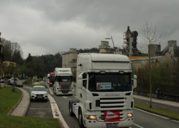 Archivo. Caravana de camiones el 18 de marzo de 2022 en Gipuzkoa. Foto: Hiru sindikatua
