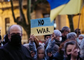 Concentración este viernes por la tarde en Donostia contra la guerra. Fotos: Santiago Farizano