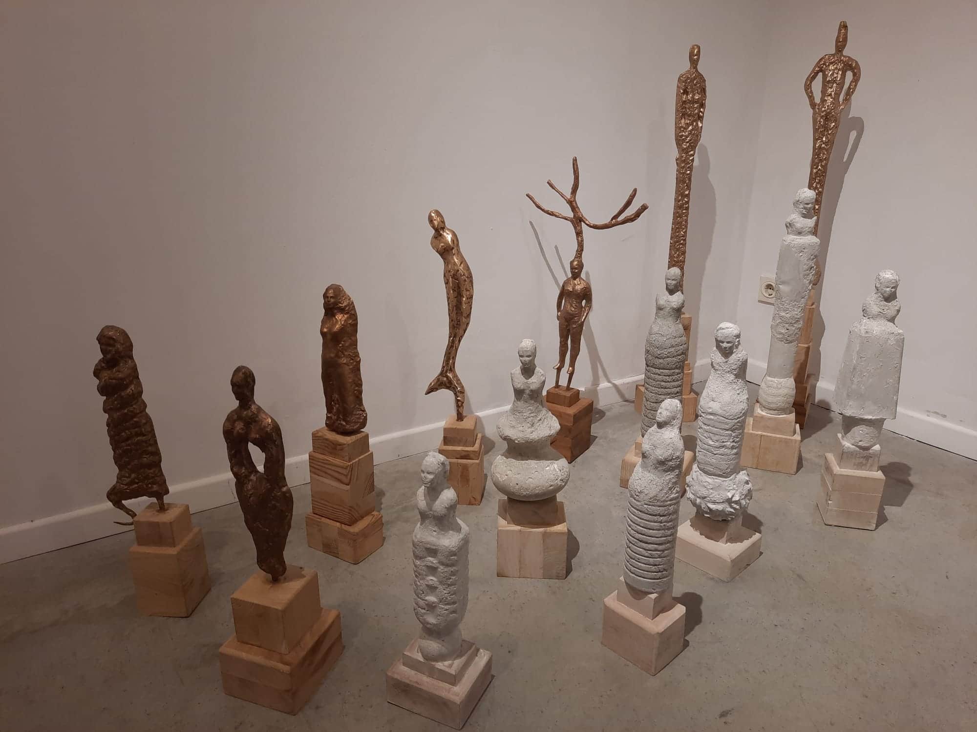 Dora Salazar La galería Arteko prolonga la temporada de ferias con una exposición colectiva de arte contemporáneo en Donostia