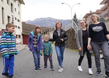 Ucranianas llegadas a Oñati con sus familias. Fotos: Gobierno vasco