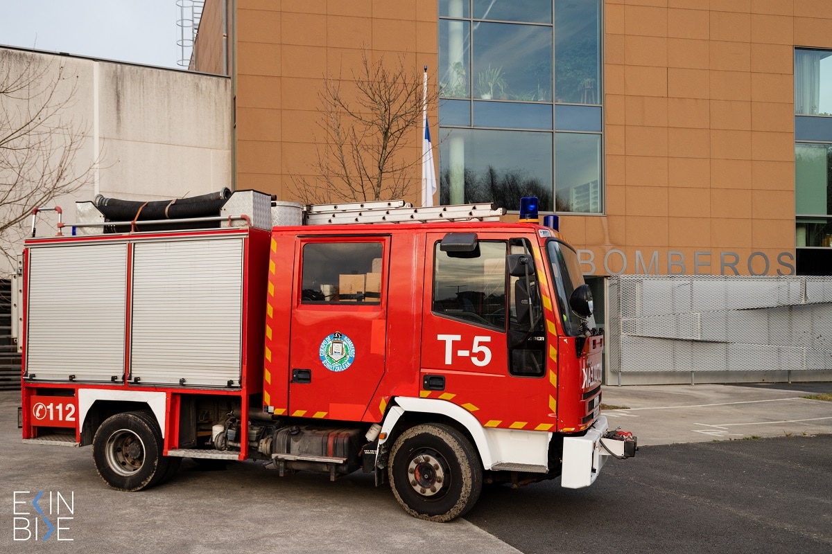 Parque Donostia 2 Un camión de bomberos del parque donostiarra con destino a Guinea-Bissau