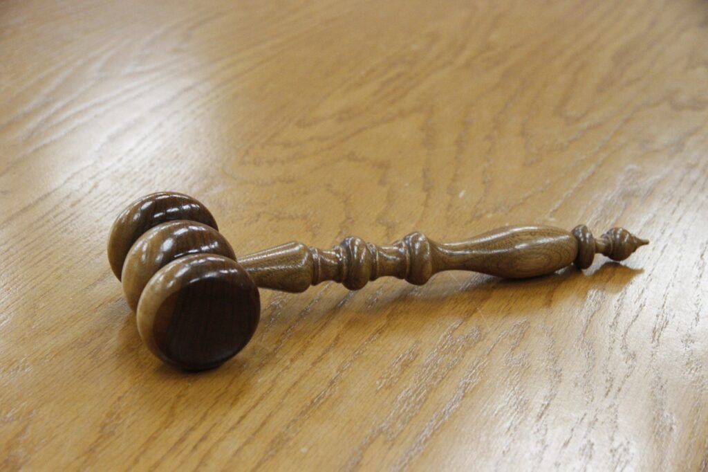 gavel geb3c22594 1280 El jurado considera culpable de asesinato al acusado por el crimen de Gros