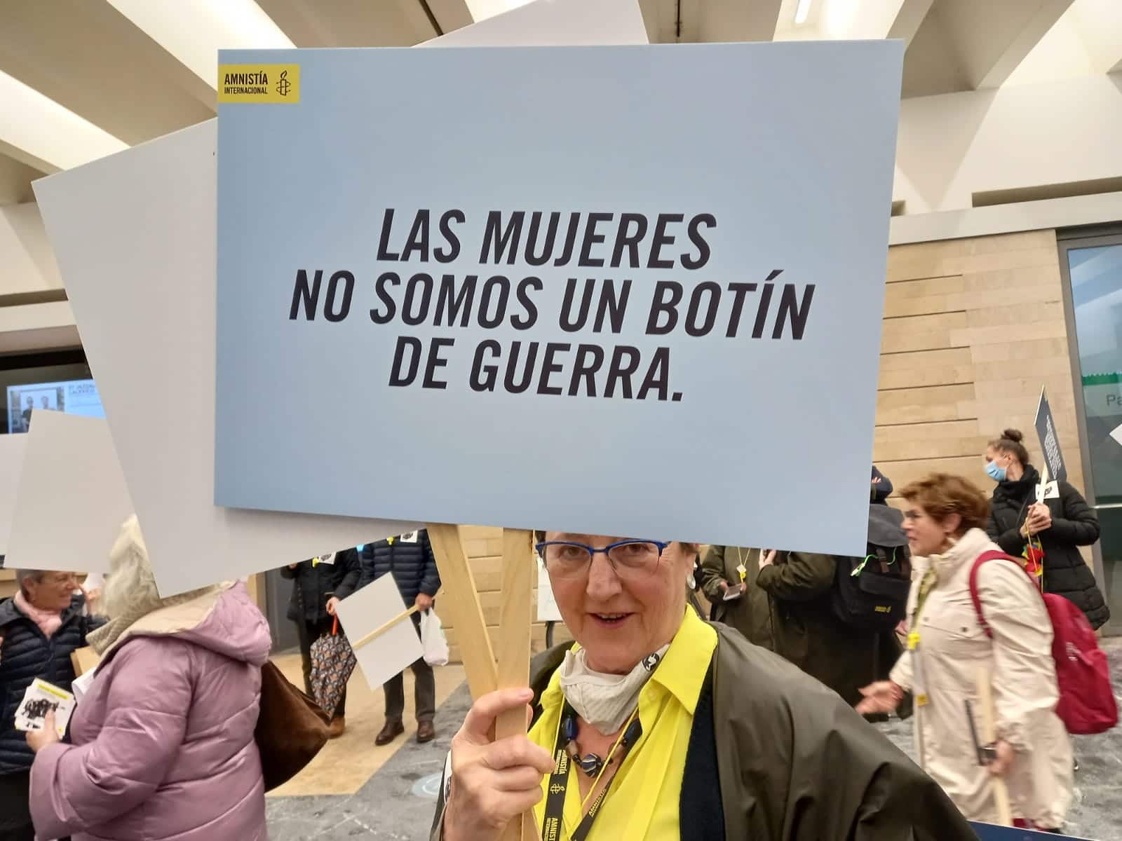 AI10 Amnistía Internacional pide en San Sebastián más protección para las mujeres en las guerras
