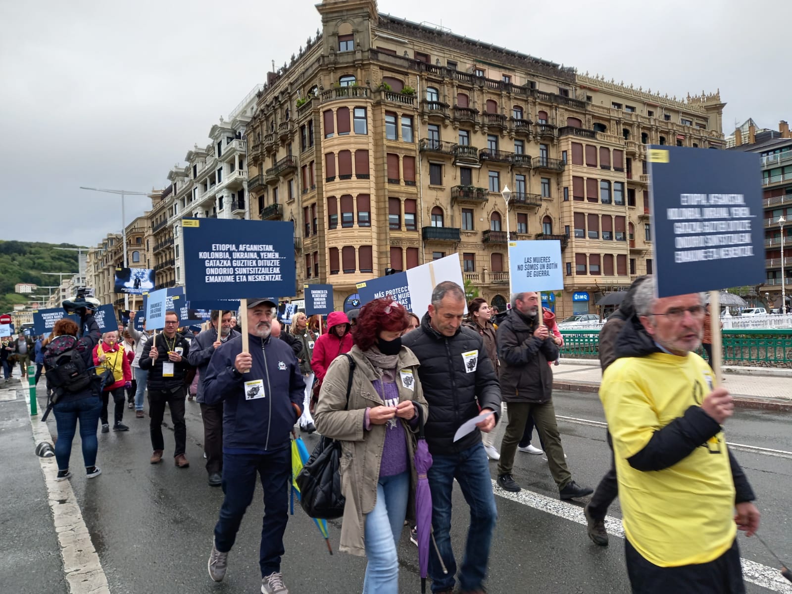 AI2 Amnistía Internacional pide en San Sebastián más protección para las mujeres en las guerras