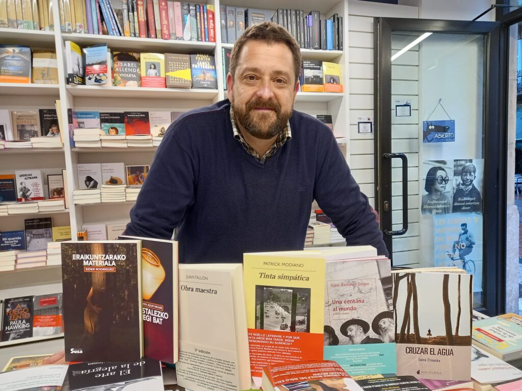 Adolfo Lopez Chocarro1 Los libreros invitan a un "gran reencuentro" en la feria del sábado en Donostia