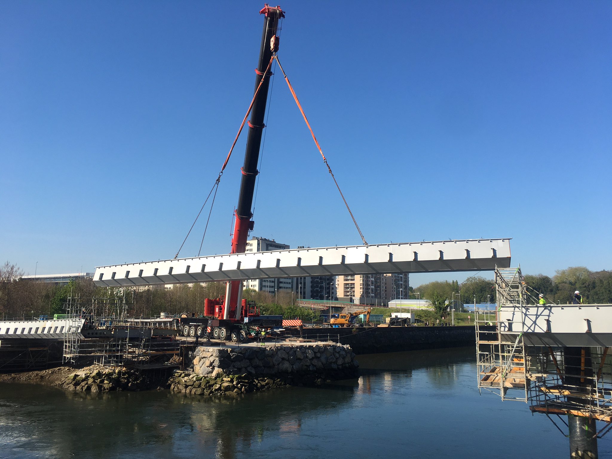 Astinenenuevo2 Paso a paso en el puente de Astiñene