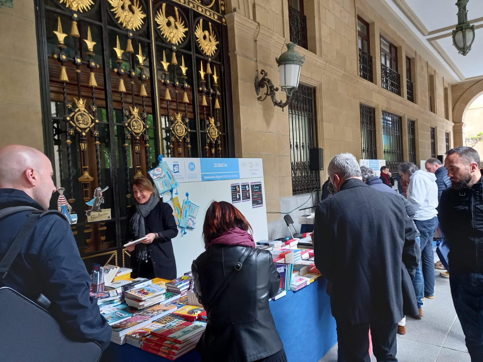 Feria del libro6 - Buena afluencia a la Feria del libro 2022 de Donostia en sus primeras horas
