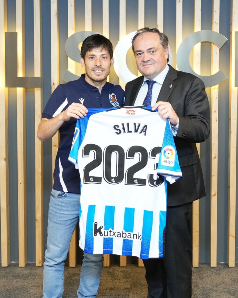 David Silva: "Seguir un año más en la Real me pone feliz" 2 Foto renovacion Silva 2 David Silva: "Seguir un año más en la Real me pone feliz"