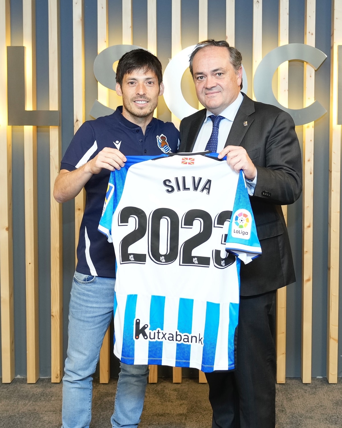 David Silva: "Seguir un año más en la Real me pone feliz" 1 Foto renovacion Silva 2 David Silva: "Seguir un año más en la Real me pone feliz"