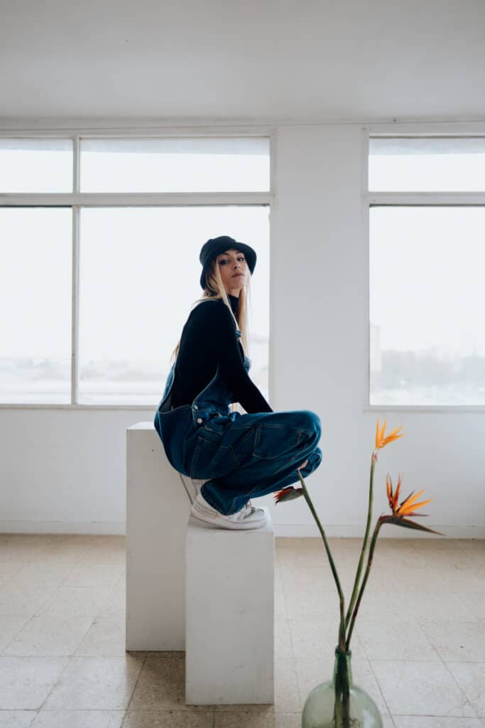 Miren publica su álbum debut 'A Partes' 2 MIren foto Andrea Font Miren publica su álbum debut 'A Partes'
