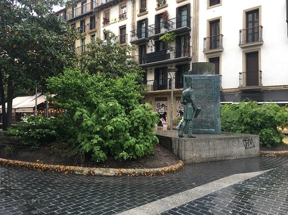 Sarriegi El monumento a Sarriegi se reubicará dentro de la plaza