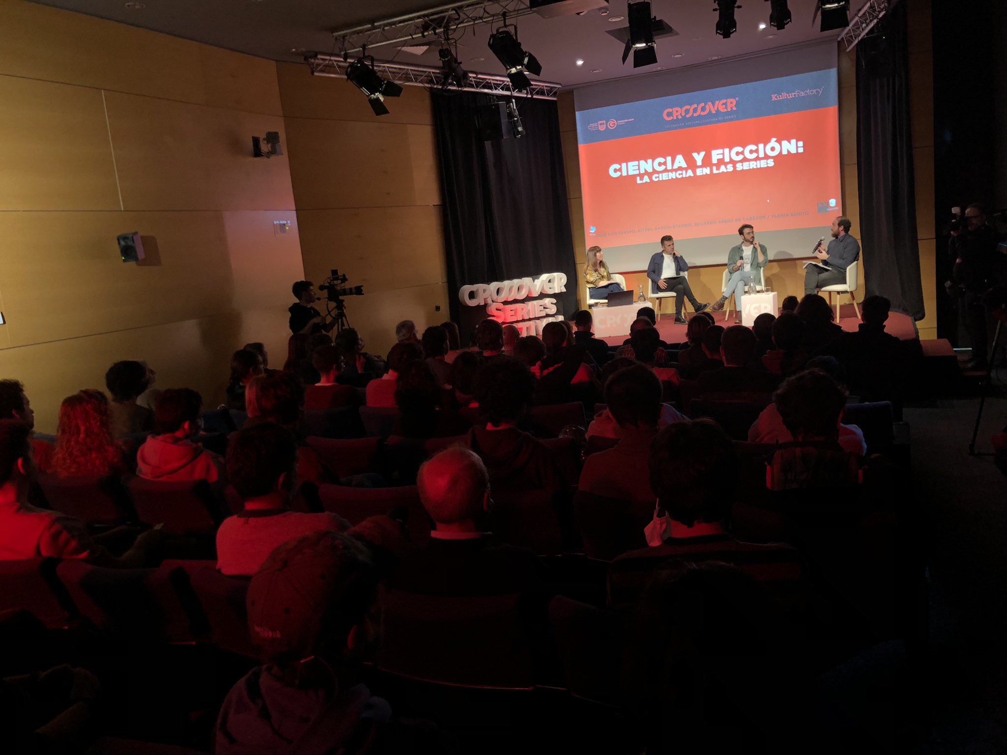 ciencia y ficcion Crossover: "Sabemos que el 73 es el mejor número por Sheldon Cooper"