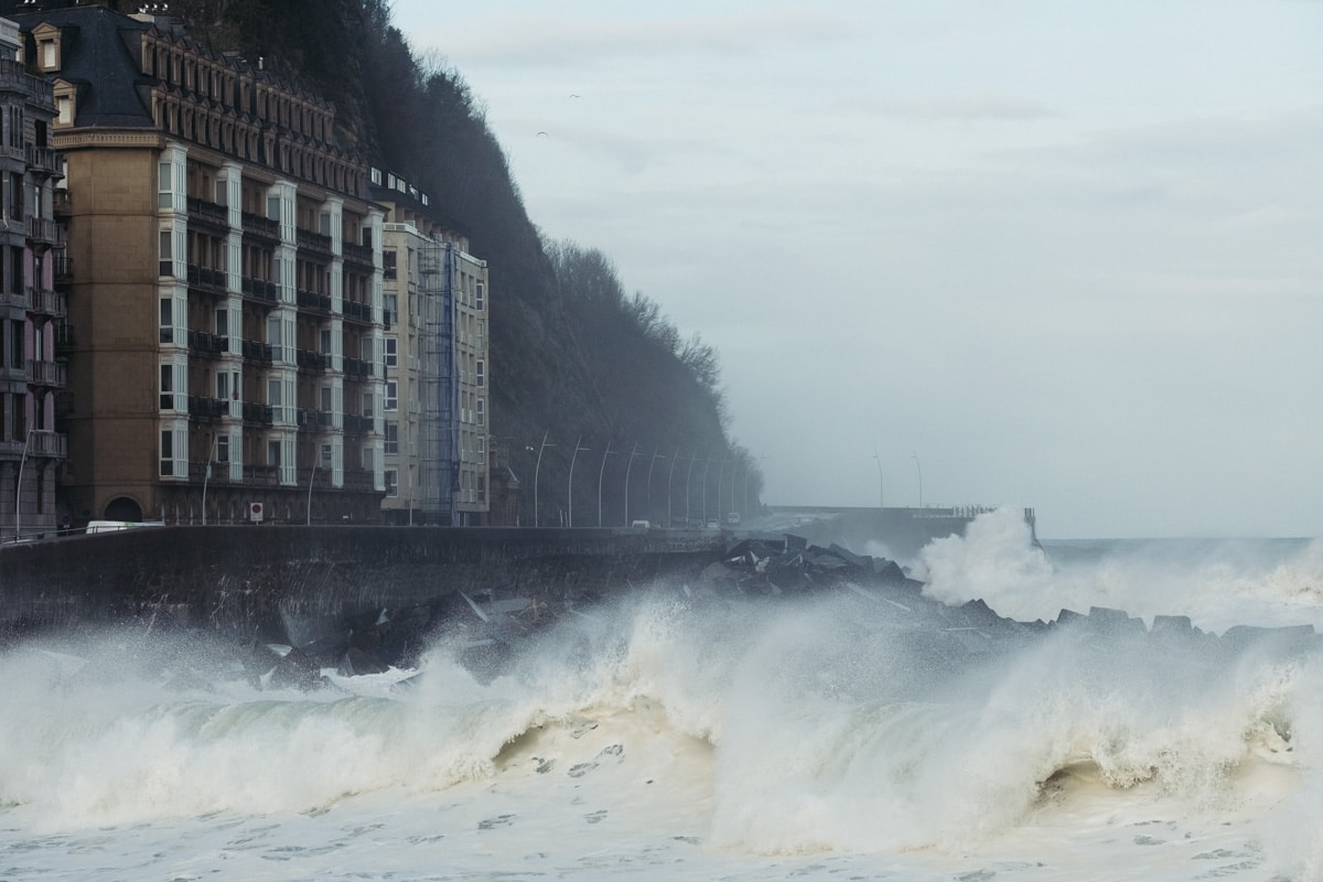 olas8eneroFarizano 1 Olas previstas de hasta 3,5 metros en San Sebastián