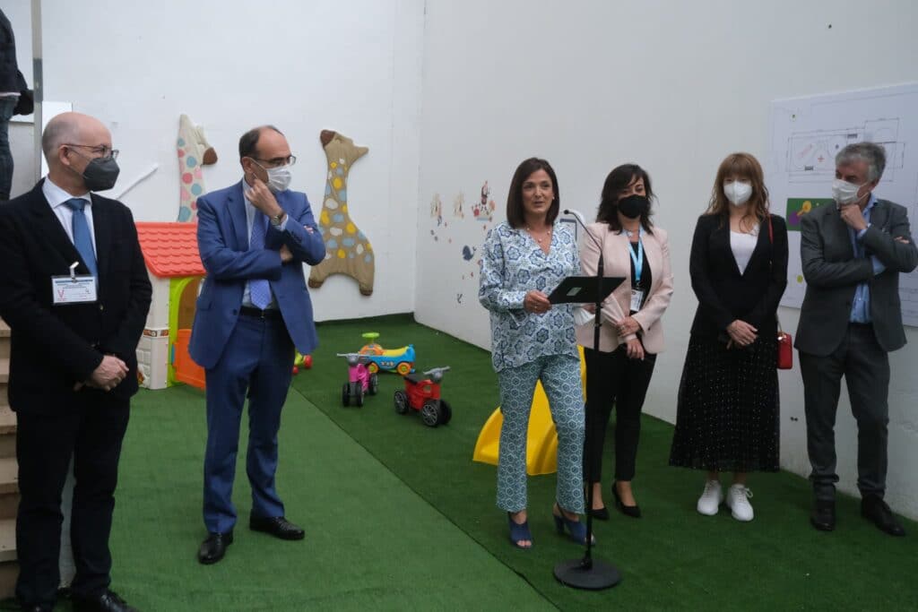 Artolazabal y cia en Martu Artolazabal niega dimisiones en las cárceles vascas y tacha la información de "interesada"