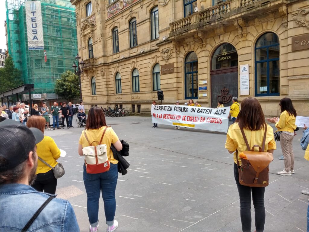 Trabajadores de Correos de Gipuzkoa denuncian "la privatización" del servicio 2 Correos Urdaneta Trabajadores de Correos de Gipuzkoa denuncian "la privatización" del servicio