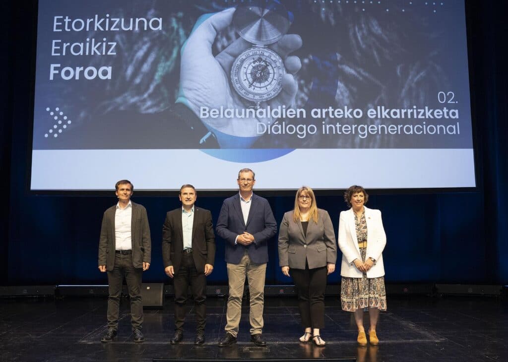 Etorkizuna Eraikiz Foroa Construir puentes entre generaciones, reto de futuro para Gipuzkoa