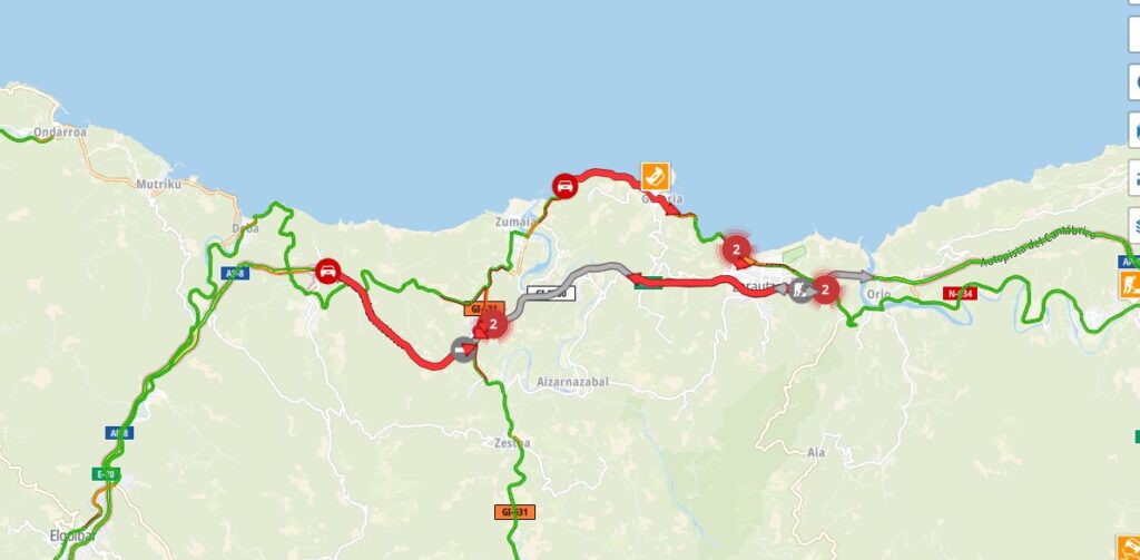 Getaria accidente Retenciones por el vuelco de un camión en Getaria