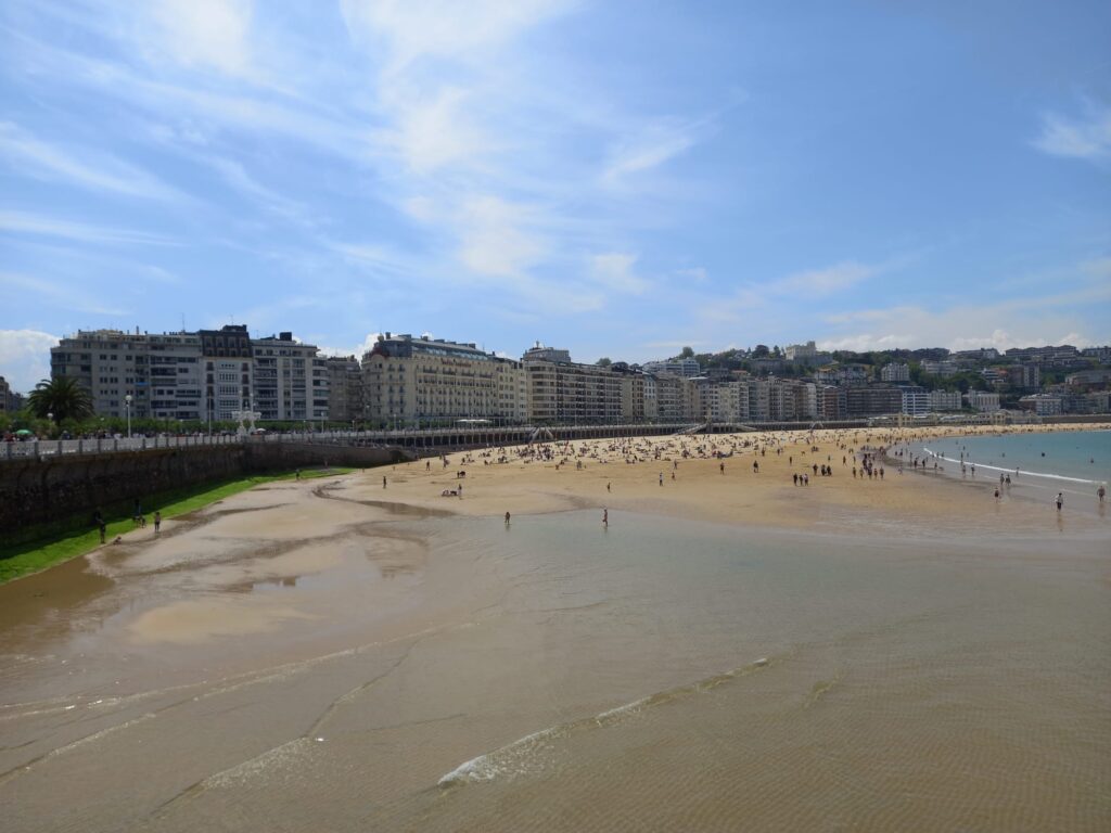 Paseo de la Concha3 La covid deja 29 muertos semanales en Euskadi