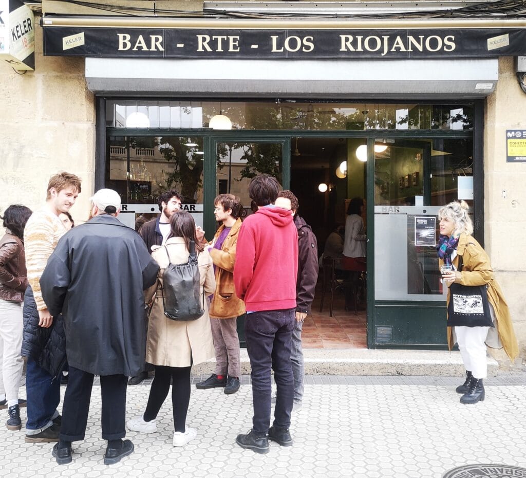 cineclub los riojanos Los miércoles, al cineclub de Los Riojanos de Egia
