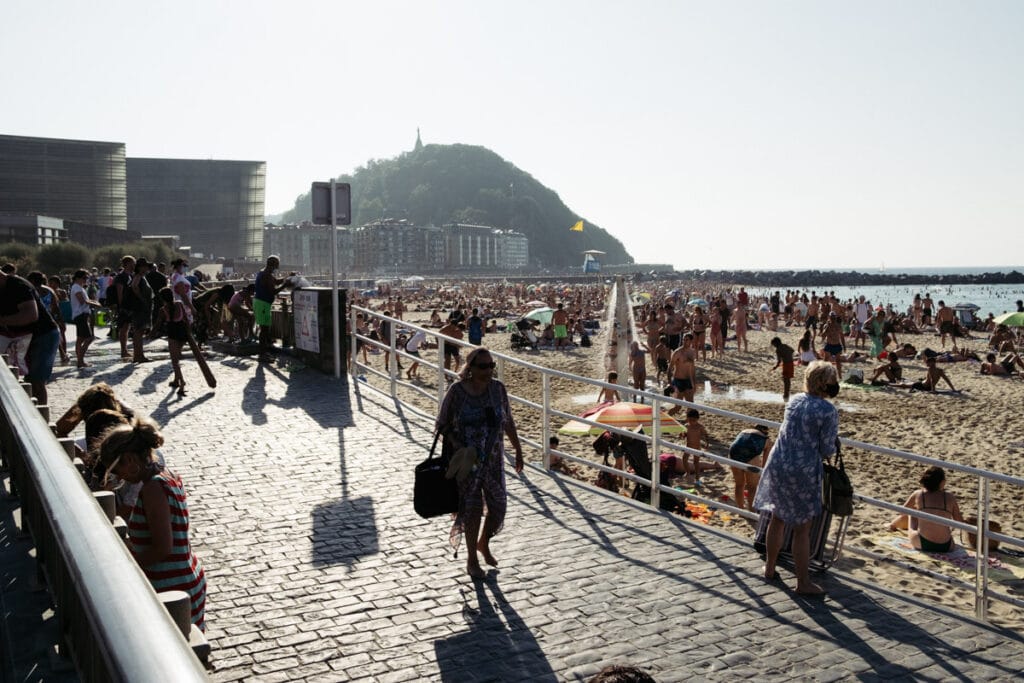 donostitik playas verano 202114 La Zurriola y el placer surfista