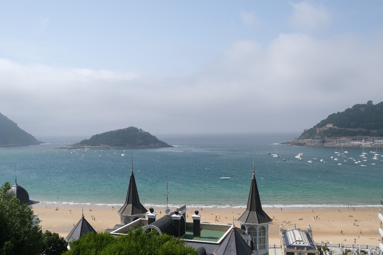 Fotos: Bajan las temperaturas tras un día de bochorno en Donostia